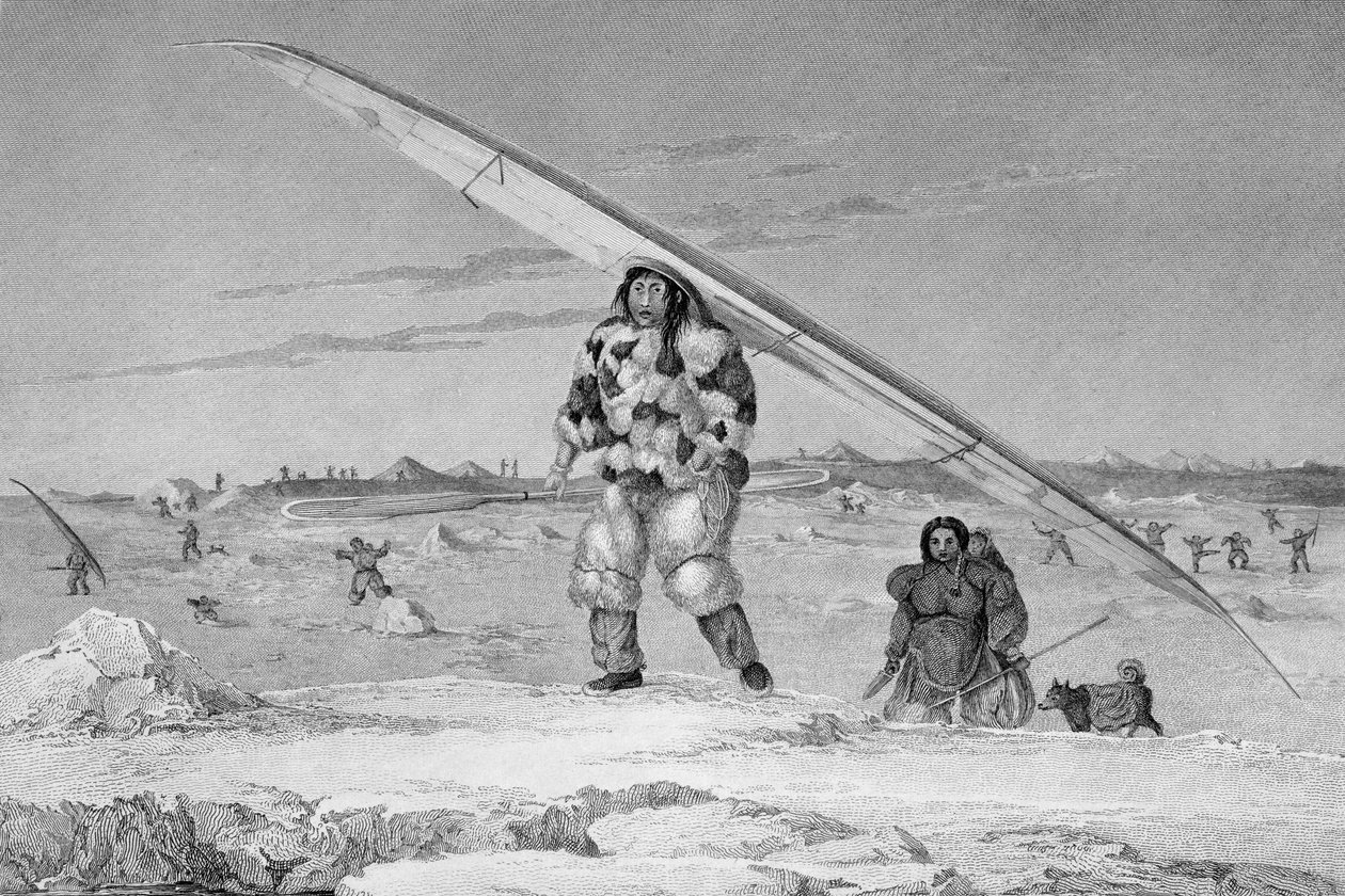 Een Eskimo van Igloolik, gekleed in een vogelhuidjas, draagt zijn kano naar het water, uit 