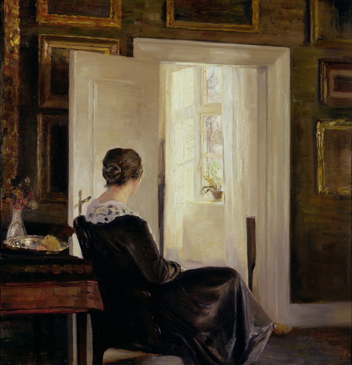 Een vrouw zittend bij een deur door Carl Holsoe