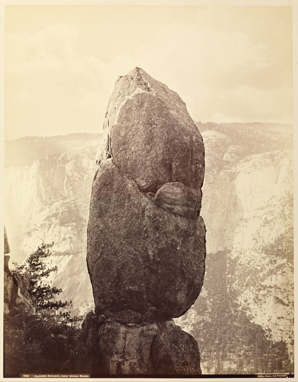 Agassiz Kolom, nabij Union Point door Carleton E. Watkins