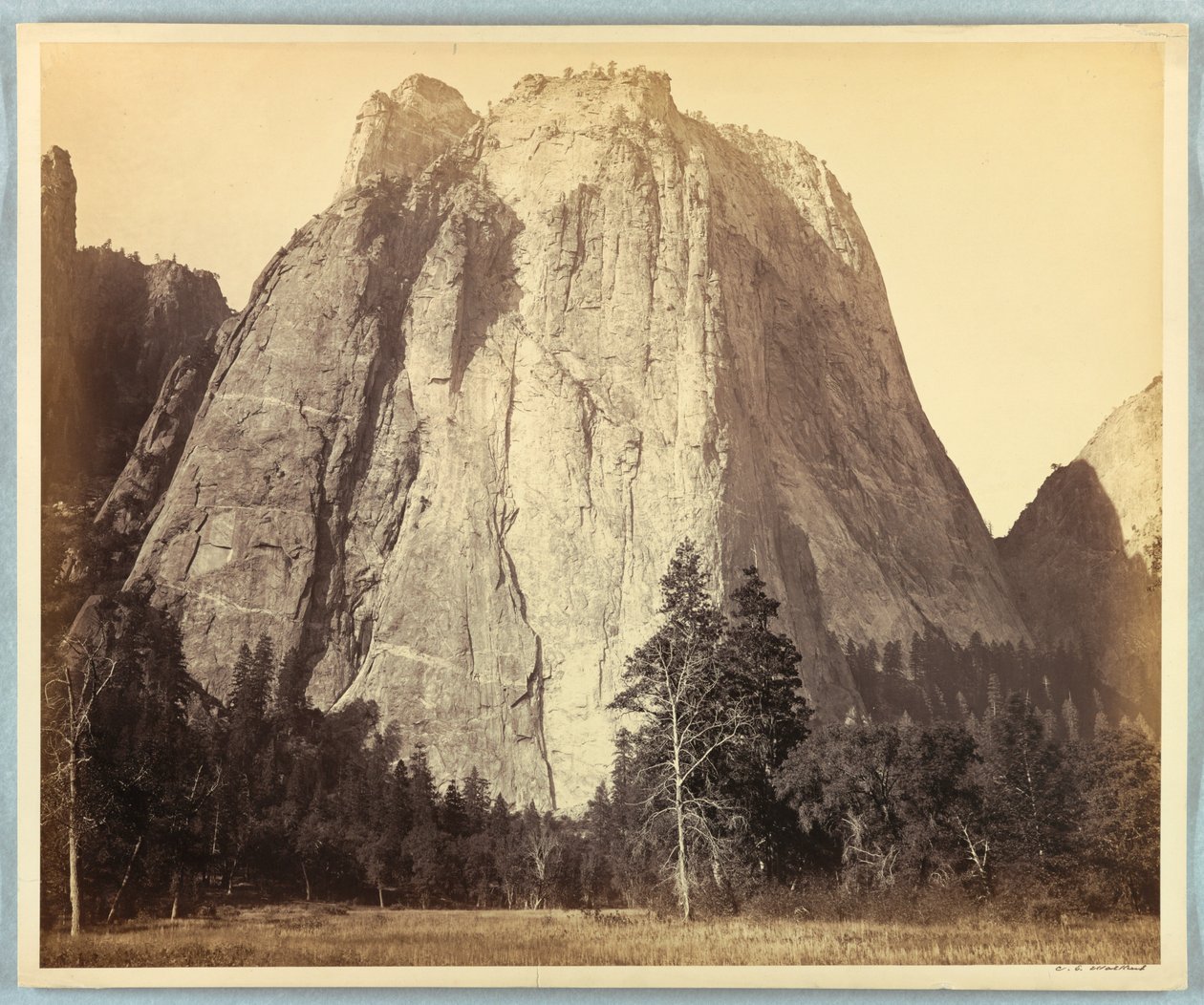 Cathedral Rock, Yosemite door Carleton E. Watkins
