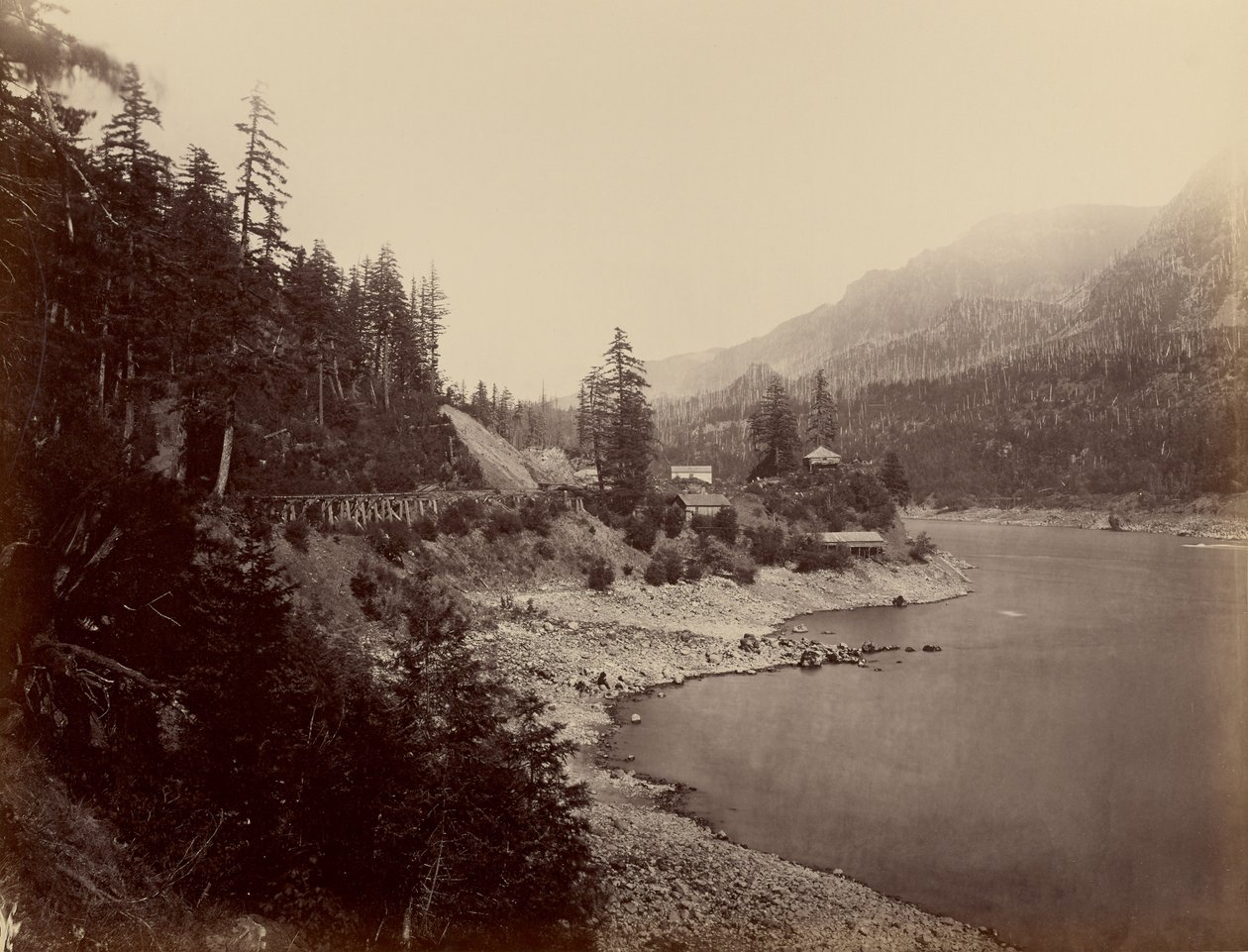 [The Middle Block House, Columbia River]. door Carleton Watkins