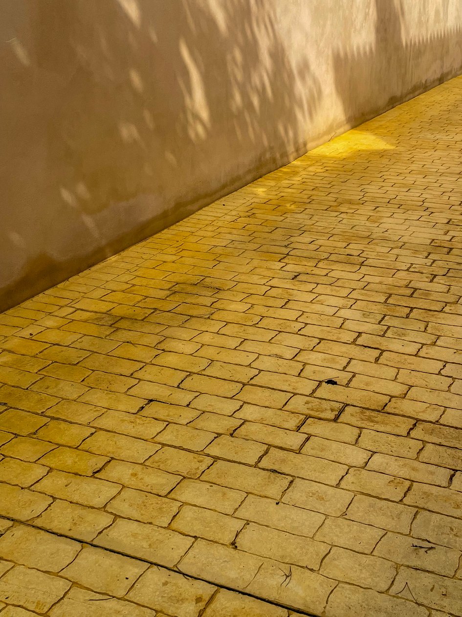 Compositie - Trottoirs en schaduwen, 2022 (foto) door Cécile Jamet