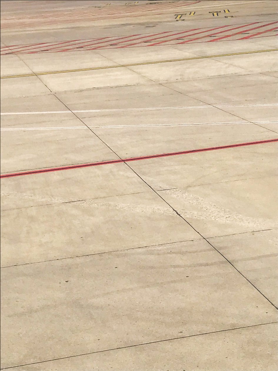 Compositie - Tarmac, 2019 (foto) door Cécile Jamet
