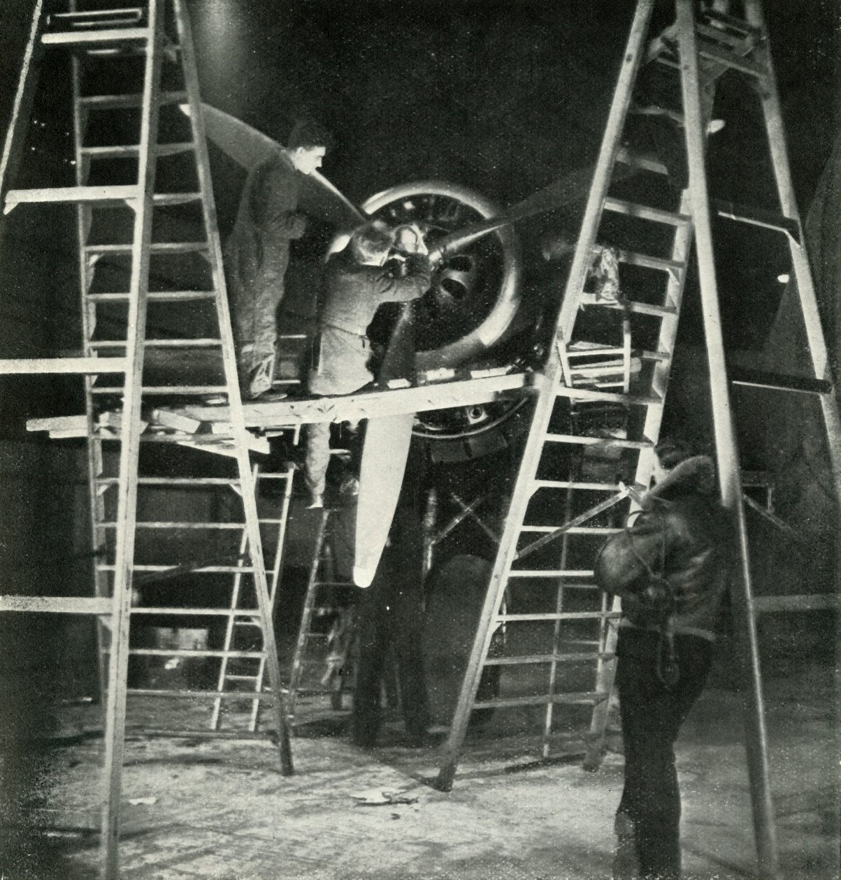 Vluchtmechanica, ook een W.A.A.F. vak, c1943 door Cecil Beaton