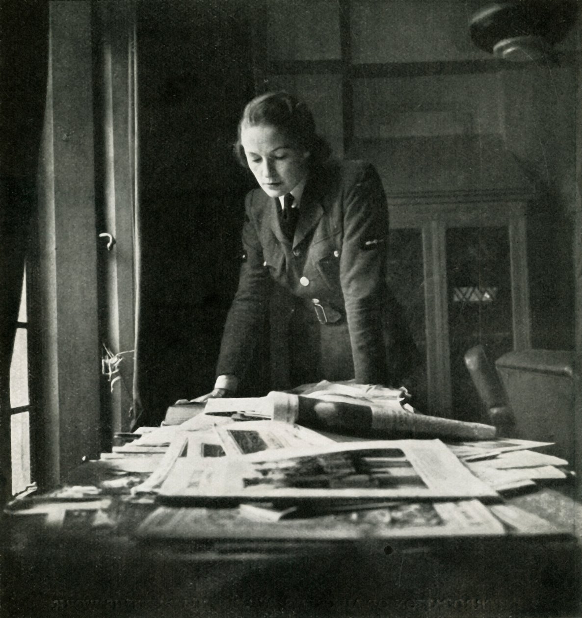 In de leeszaal, ca. 1943 door Cecil Beaton