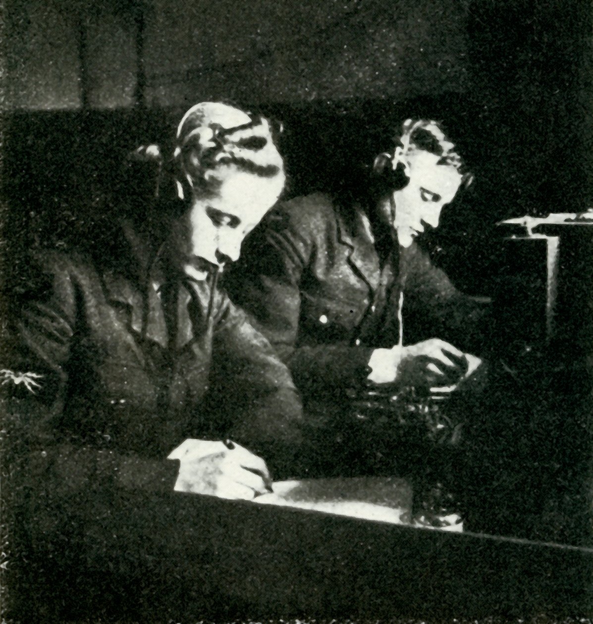 Op signaaldienst, ca. 1943 door Cecil Beaton
