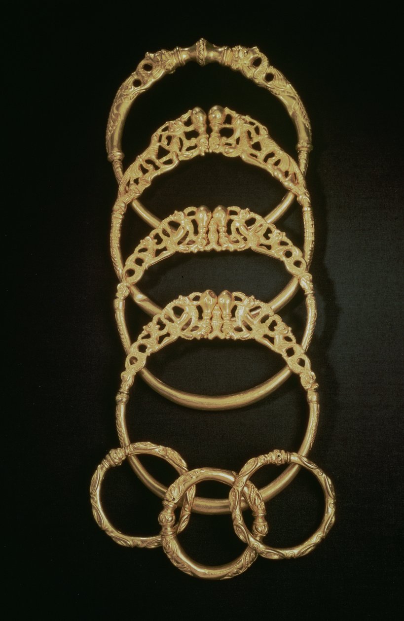 Gouden armbanden uit de Ertsfield-schat, 4e eeuw na Christus (goud) door Celtic