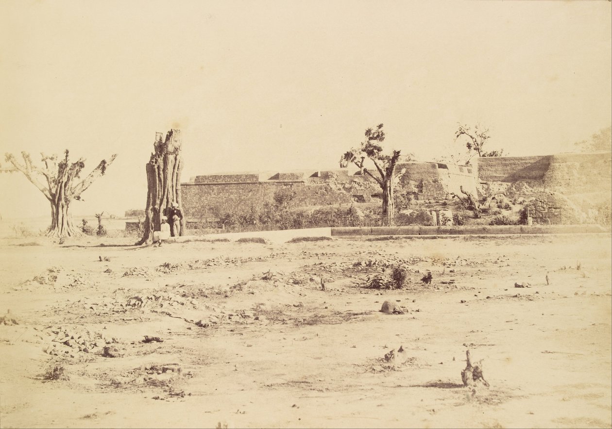 Kaal landschap met een onbekend fort, Delhi door Charles Moravia