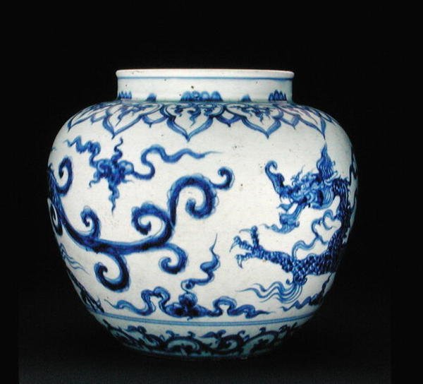 Bolvormige pot met geschilderde draak (achterkant) door Chinese School