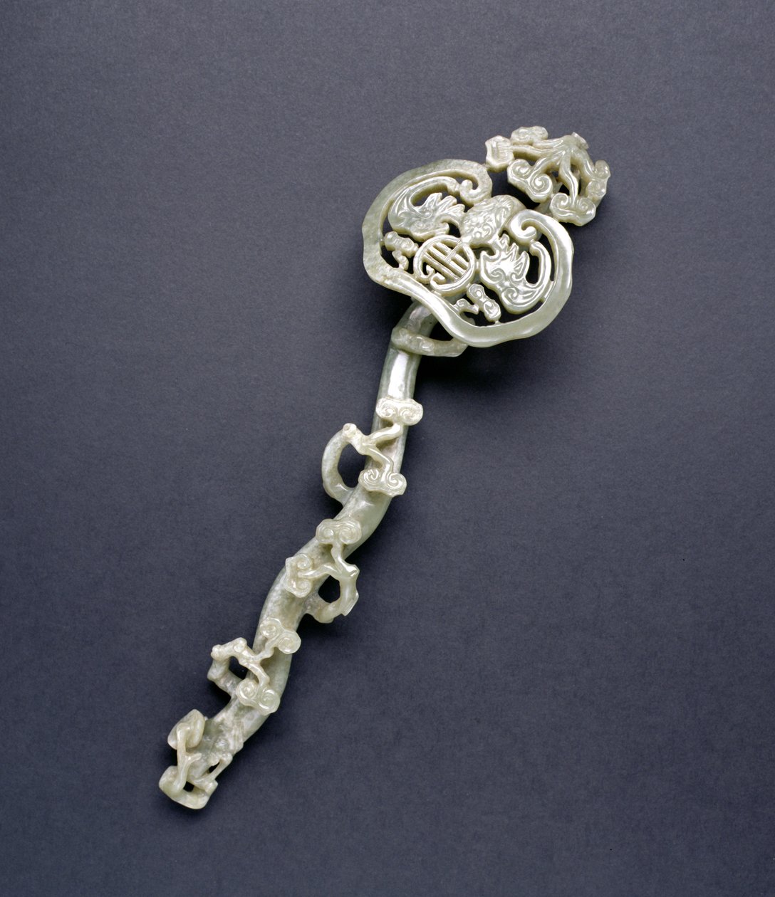 Ruyi scepter (celadon steen) door Chinese School