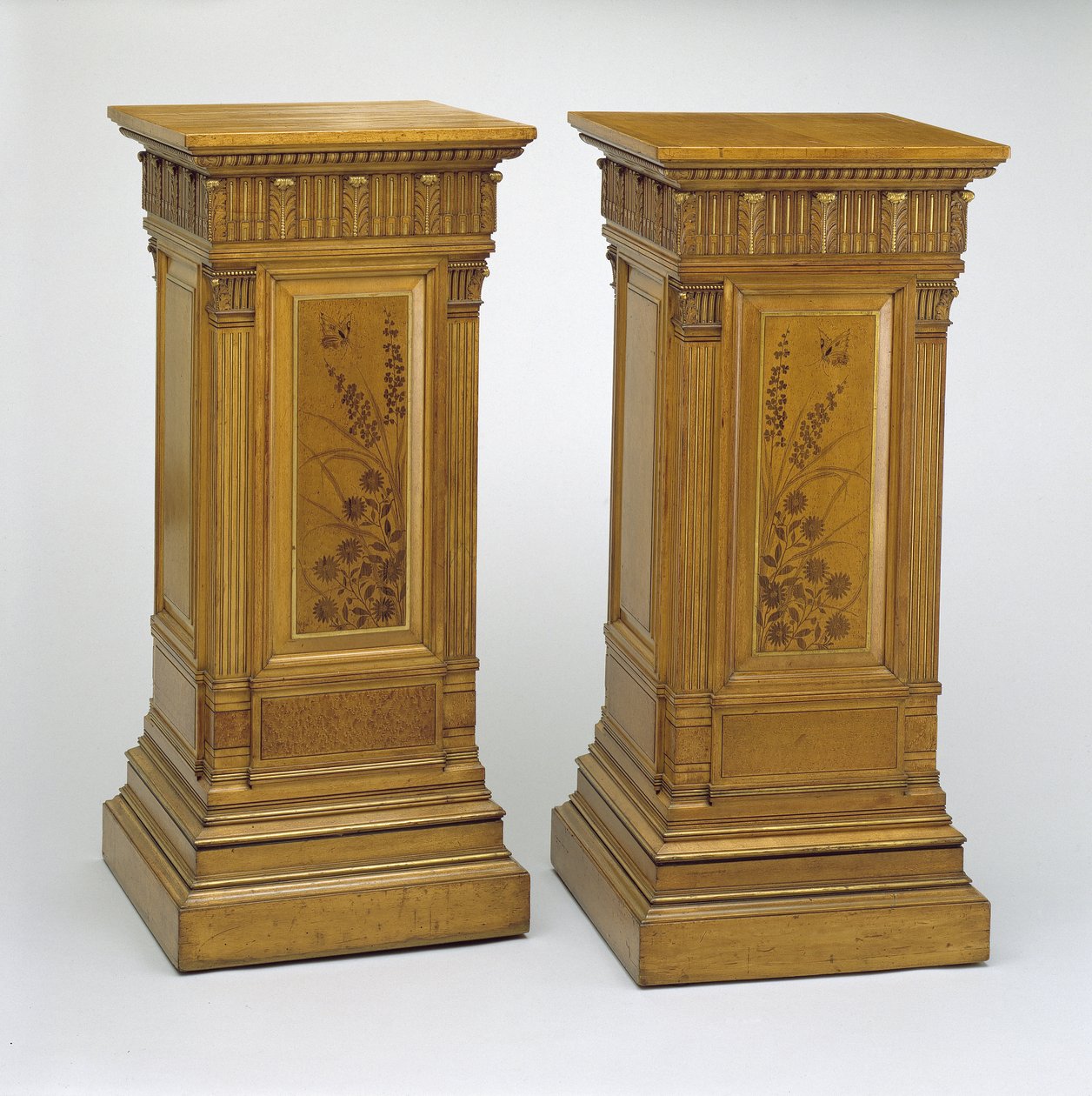 Sokkel door Christian and Gustave  Herter