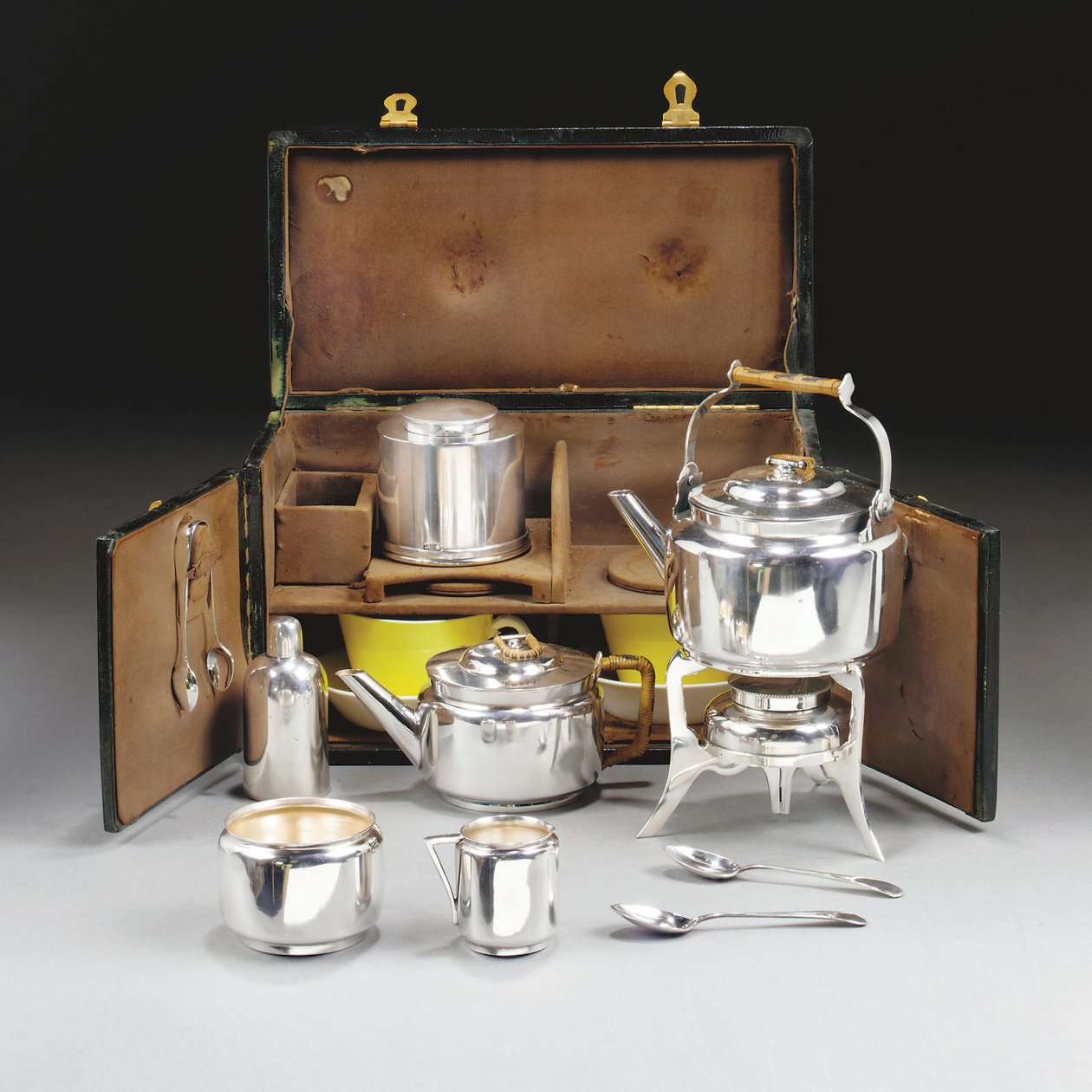 Een picknickset door Christopher Dresser