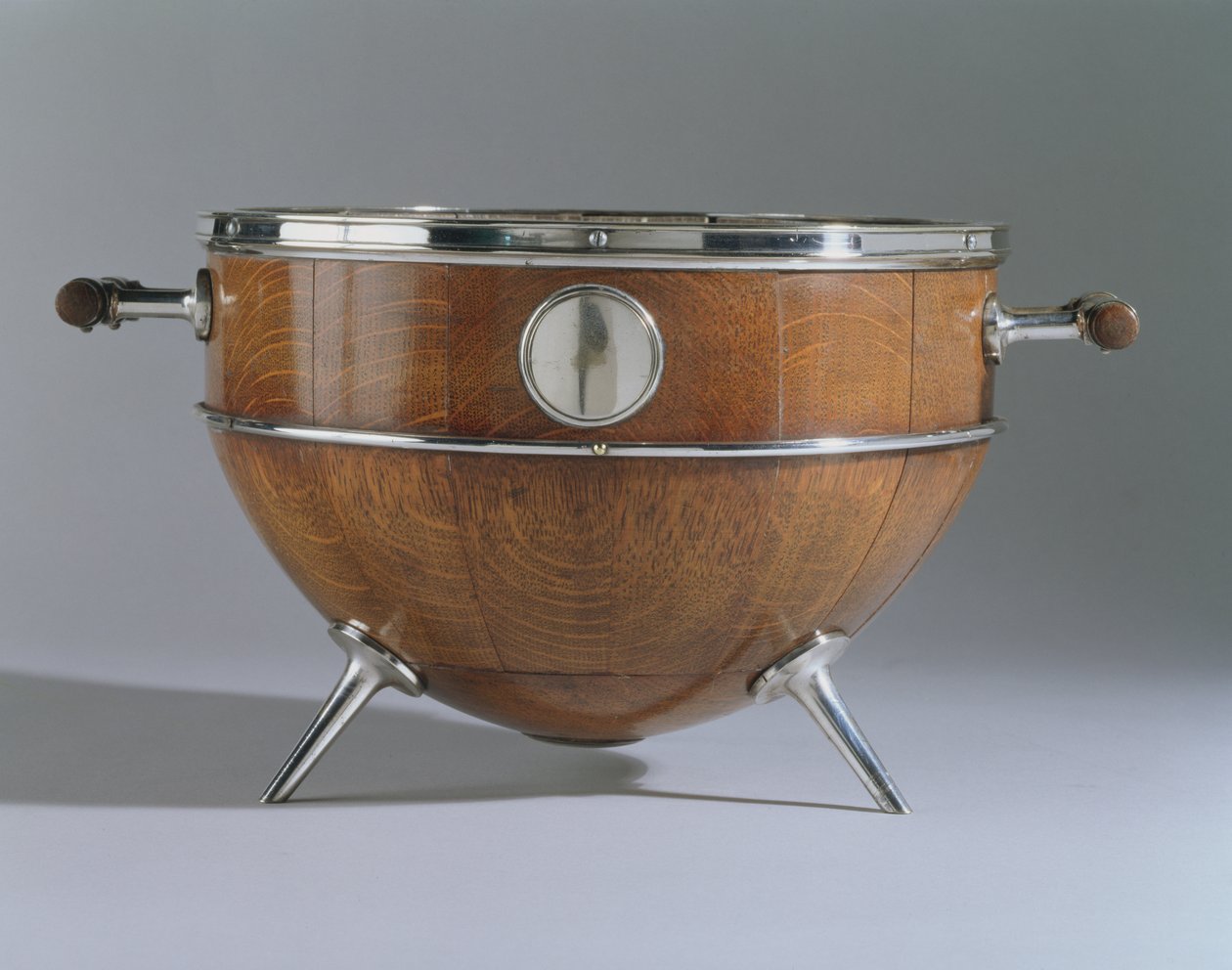Kom, 1880 door Christopher Dresser