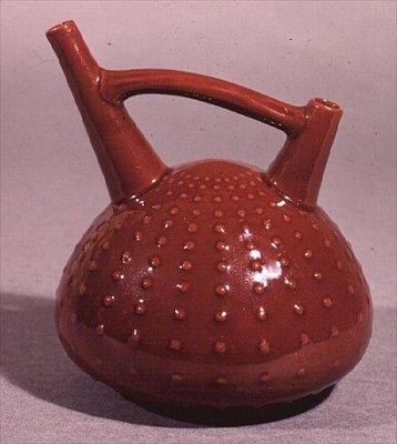 Zee-egel vaas, Linthorpe, ca. 1879-83 door Christopher Dresser