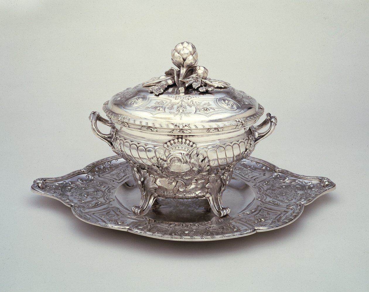 Terrine op standaard door Claude Hyacinthe Nicolas Souchet