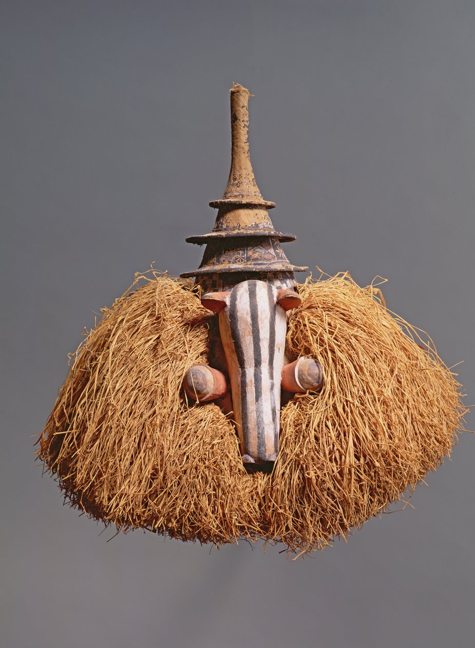 Zoomorf masker (hout en vezel) door Congolese