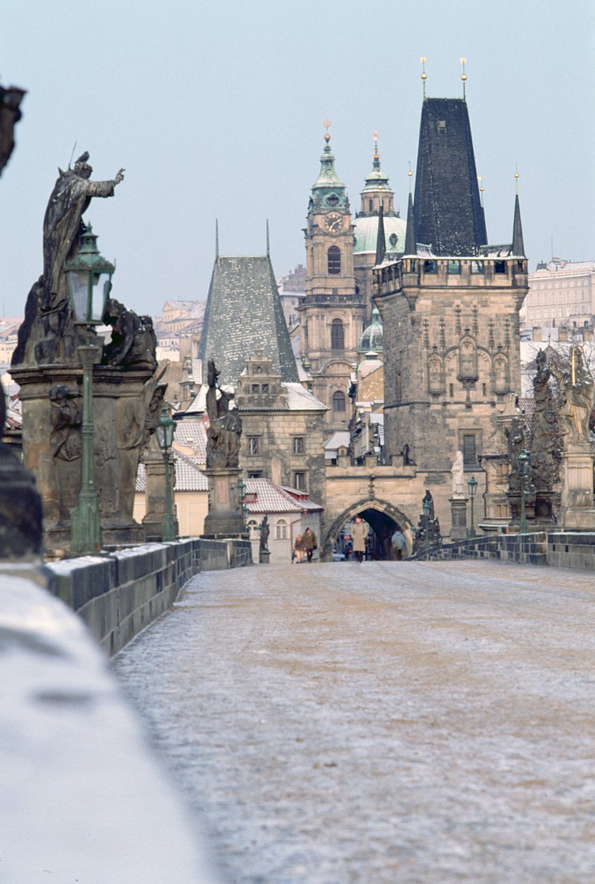 Uitzicht op de Karelsbrug, gebouwd 1367 door Czech School