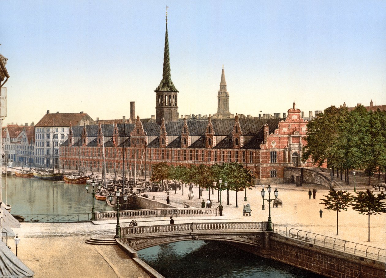 De Oude Beurs, Kopenhagen, 1890-1900 door Danish Photographer