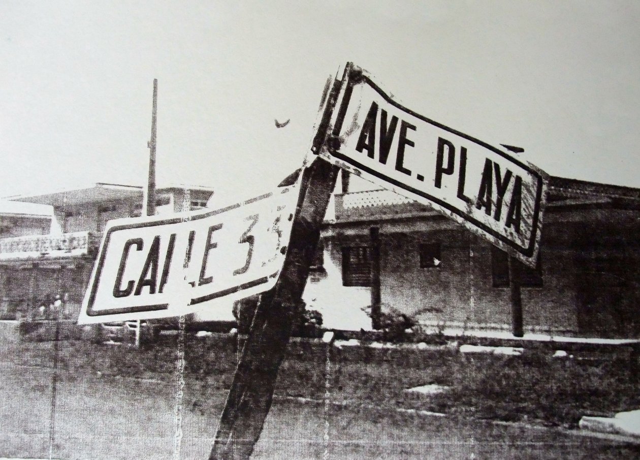 Zwart-wit straatbord door David Studwell