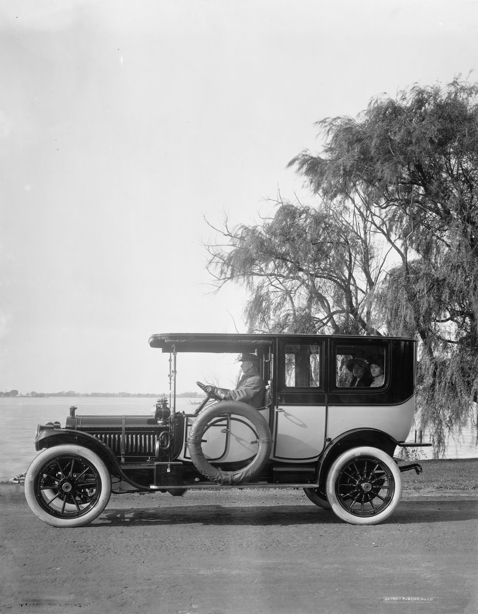 Packard 1912 Limousine door Detroit Publishing Co.