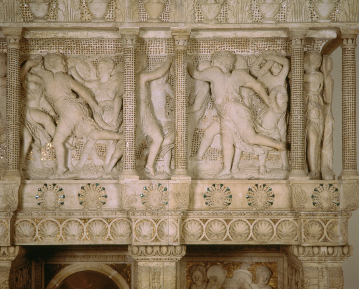 Detail van de Cantoria, 1433-38 (marmer en glasmozaïek) door Donatello