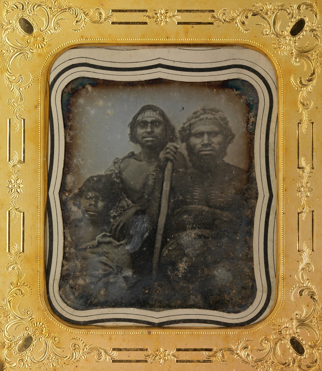 Drie Aboriginal mannen, Melbourne, Victoria door Douglas T. Kilburn