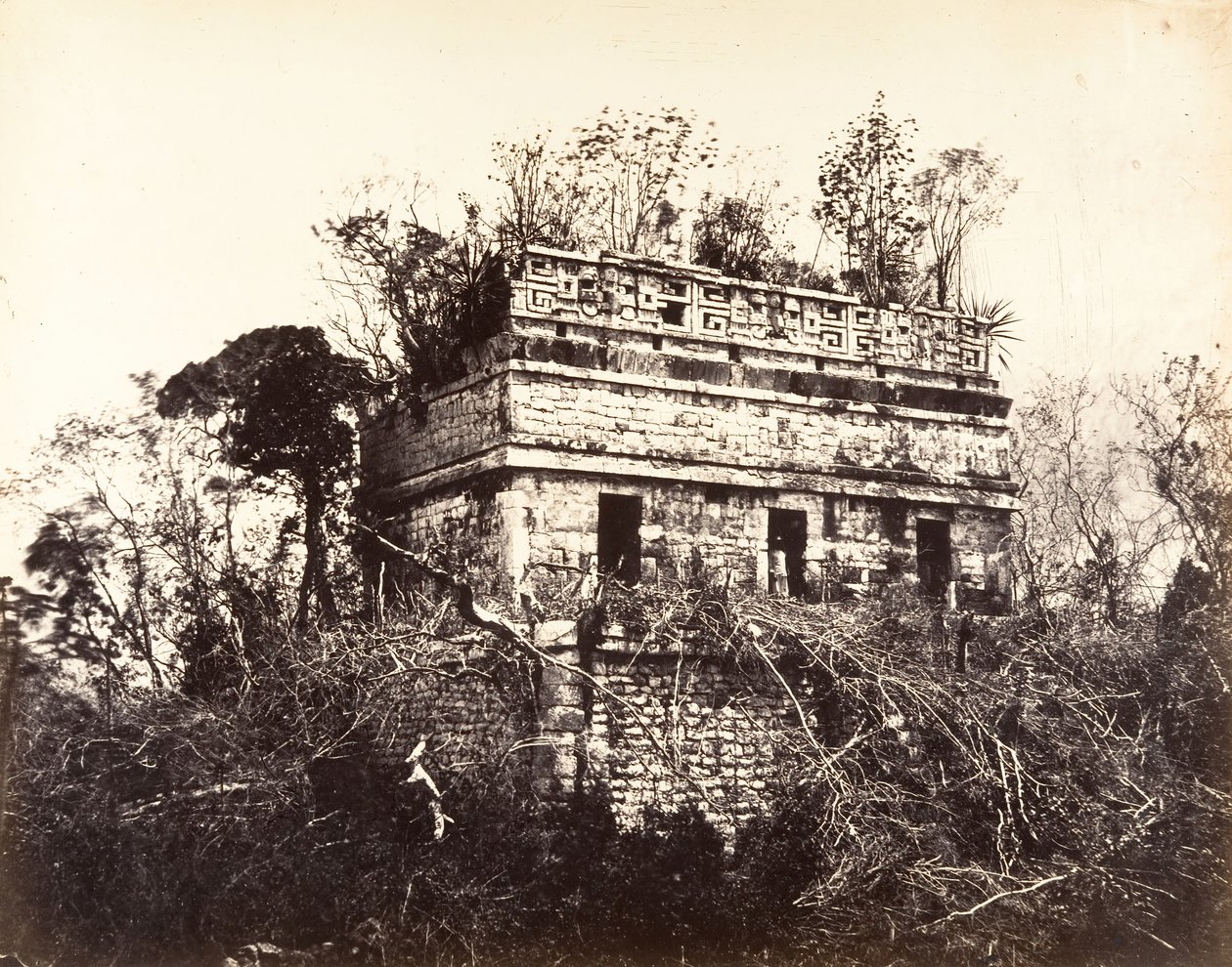 De gevangenis, Chichen-Itza, 1857-89 door Désiré Charnay