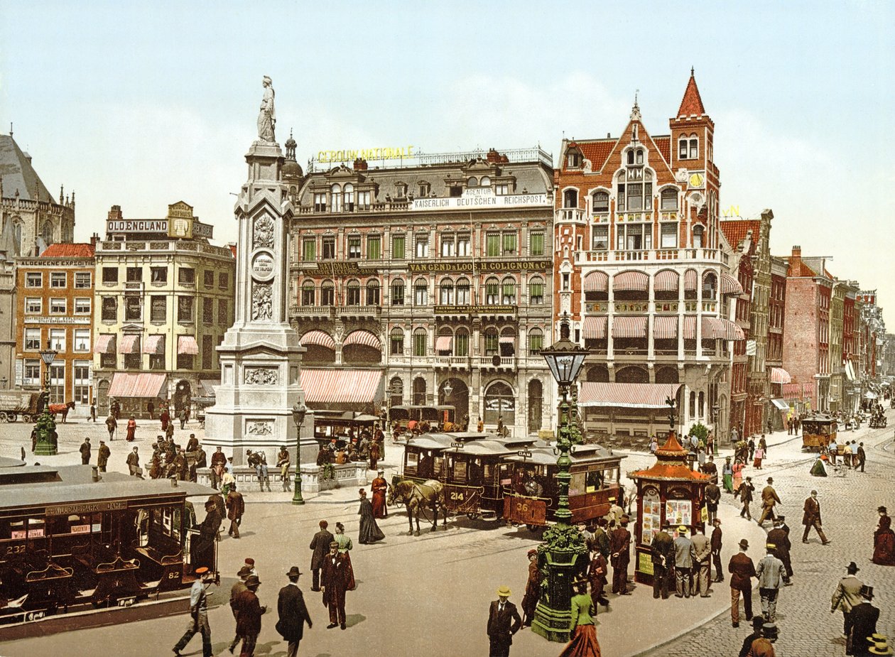 Uitzicht op de Dam in Amsterdam, 1890-1900 door Dutch Photographer
