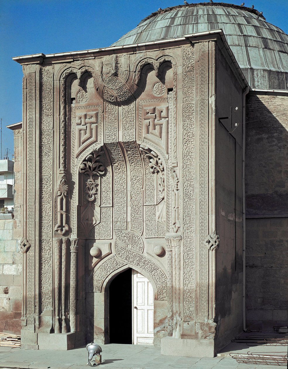 Uitzicht op de Islamitische school (1258) door Dynasty Seljuq