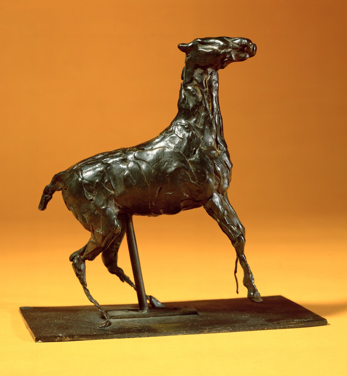 Caracolerend Paard (brons) door Edgar Degas