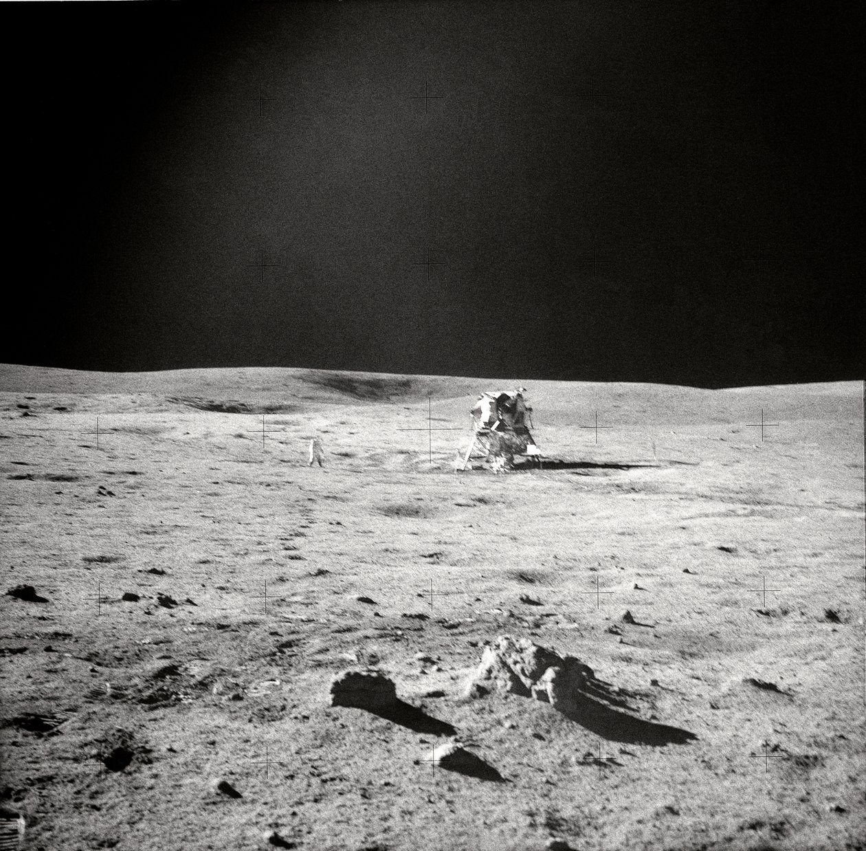 Apollo 14 EVA Uitzicht, maanoppervlak door Edgar Mitchell
