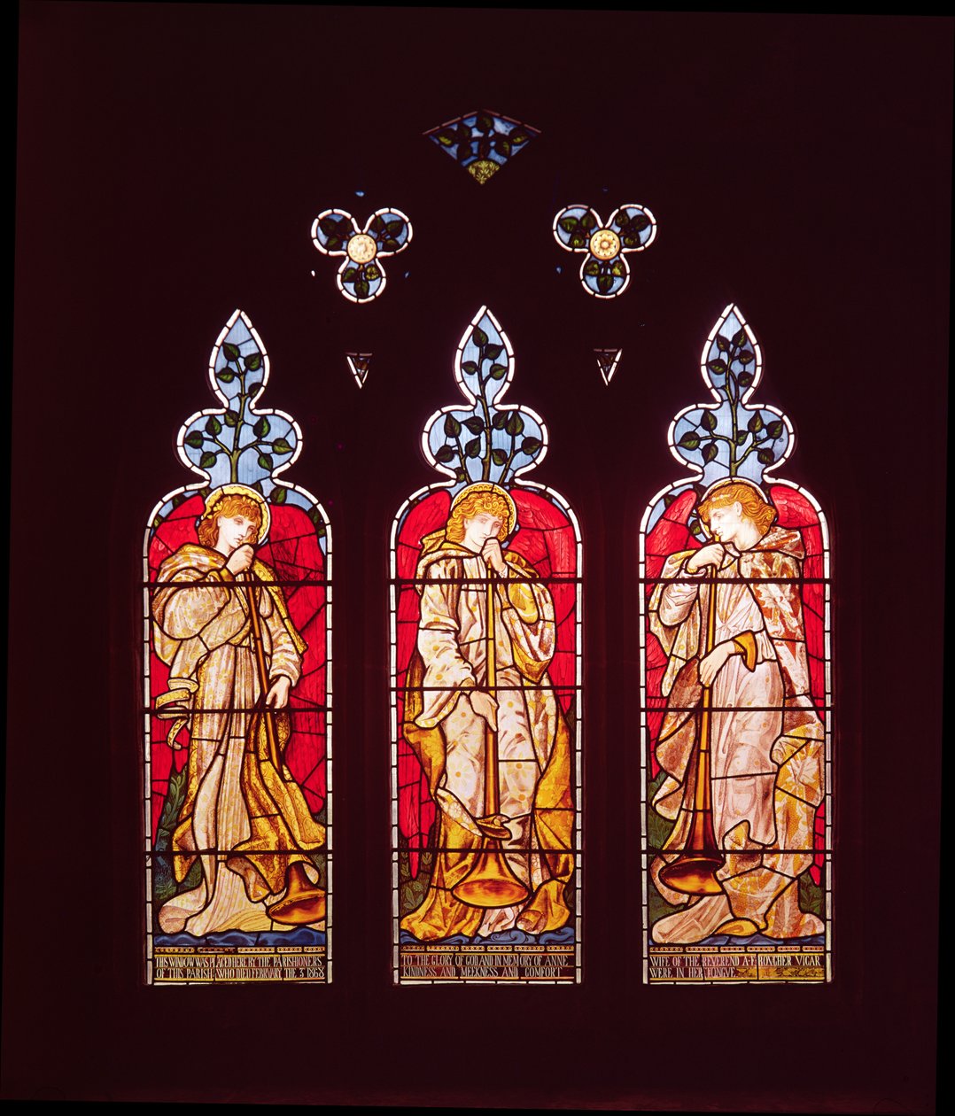 Drie Trompetterende Engelen, zuidbeukraam, gemaakt door Morris, Marshall, Faulkner en Co. door Edward Burne Jones