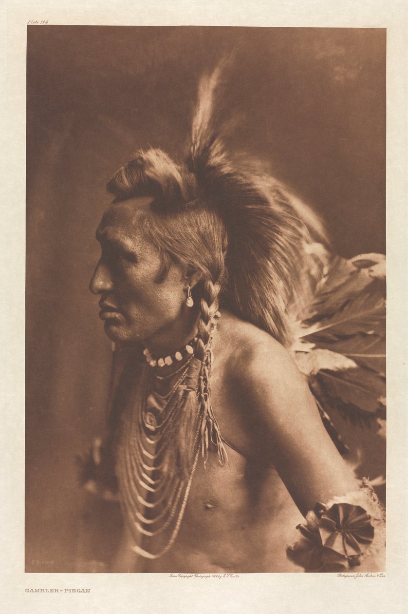 Portfolio VI, Plaat 194: Gokker--Piegan door Edward S. Curtis