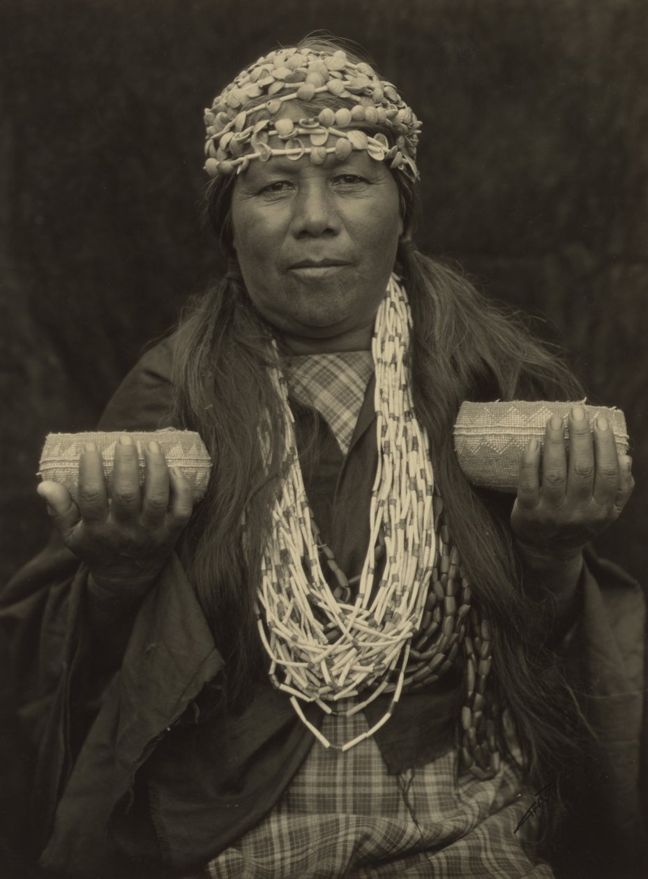 Susie Little - Hoopa Medicijnvrouw door Edward S. Curtis