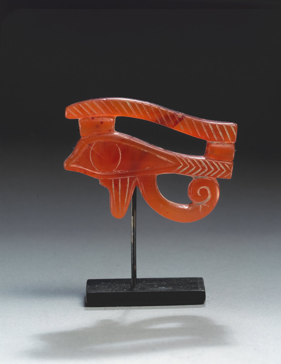 Wedjat-oog amulet (kornalijn) door Egyptian