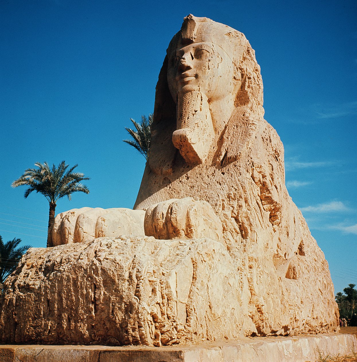 Albasten Sfinx, Nieuwe Rijk, waarschijnlijk uit de regeerperiode van Amenhotep II, ca. 1450-1425 v.Chr. door Egyptian 18th Dynasty