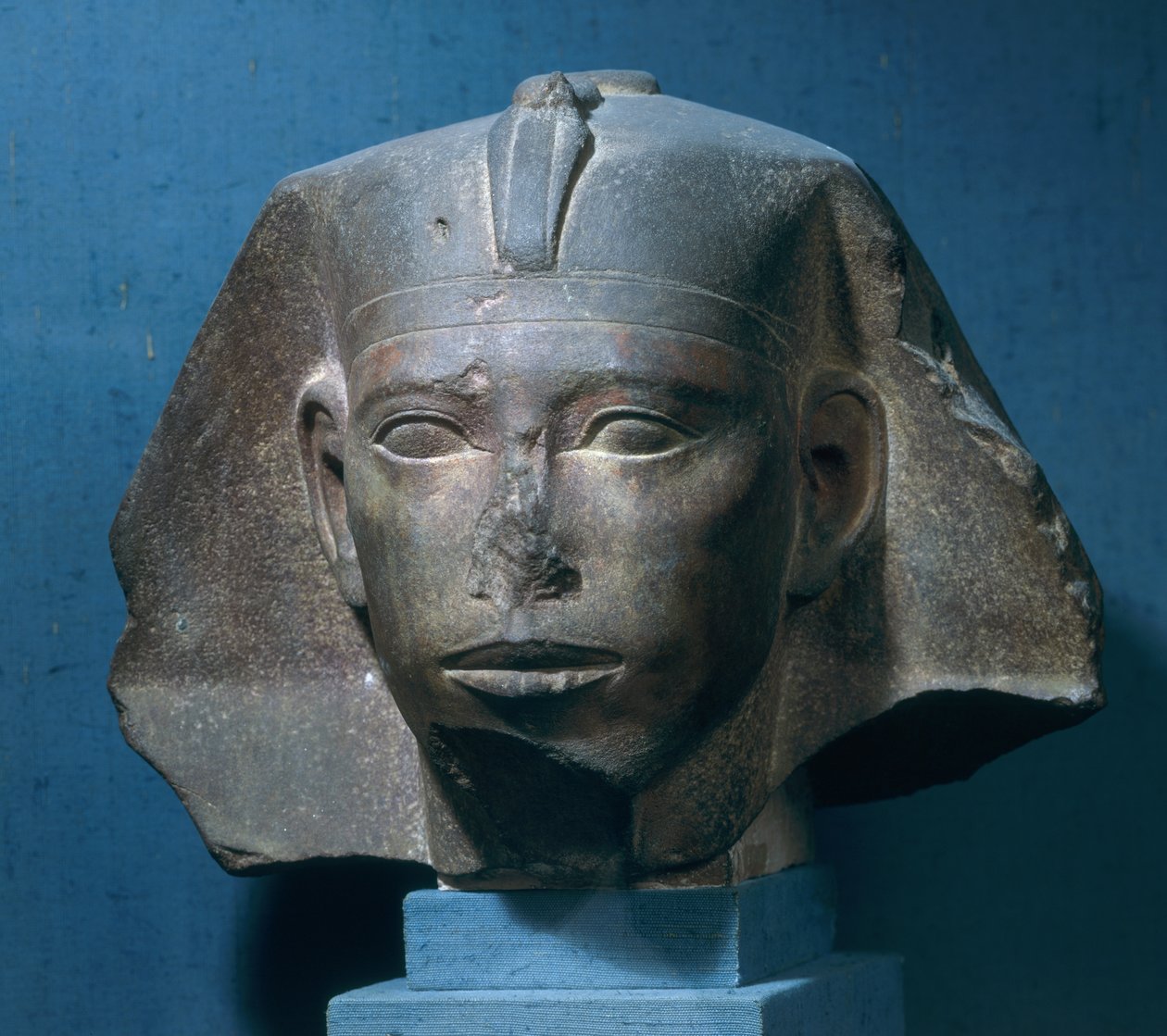 Hoofd van koning Djedefre, uit Abu Roash, Oude Koninkrijk, ca. 2565-2558 v.Chr. (kwartsiet) door Egyptian 4th Dynasty