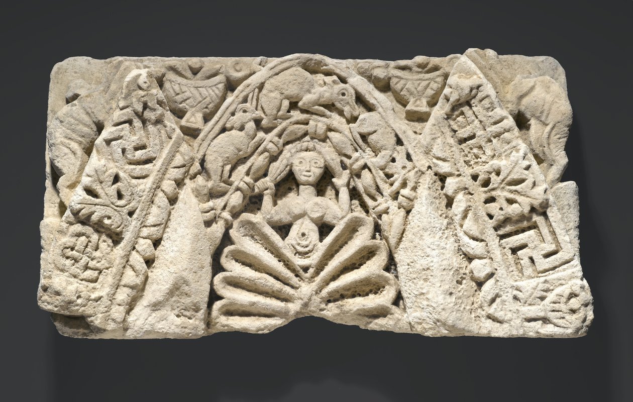 Boog met vrouwelijke figuur door Egyptian