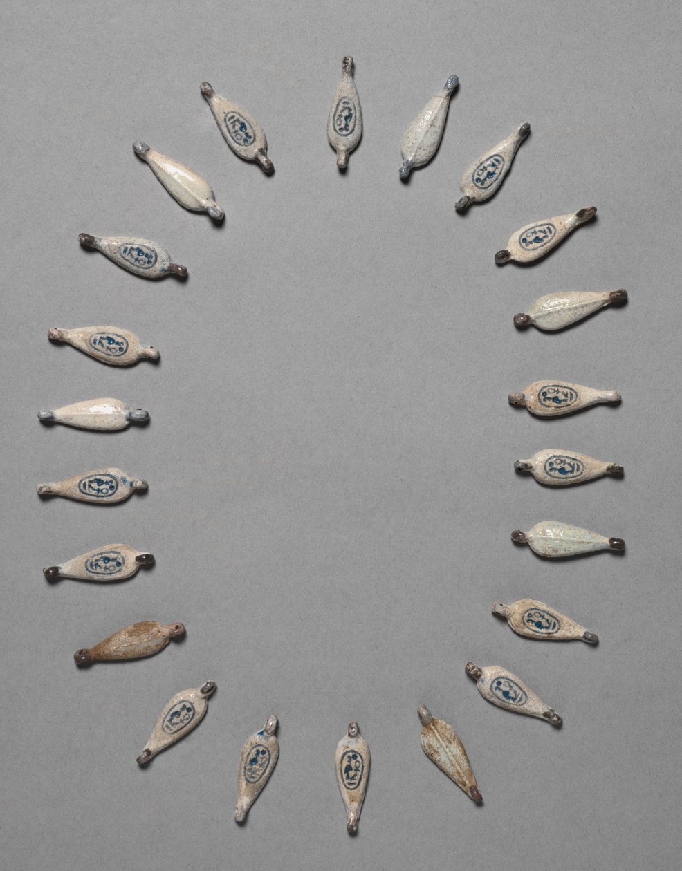 Bloemvormige kralen, ca. 1391-1353 v.Chr. door Egyptian 18th Dynasty