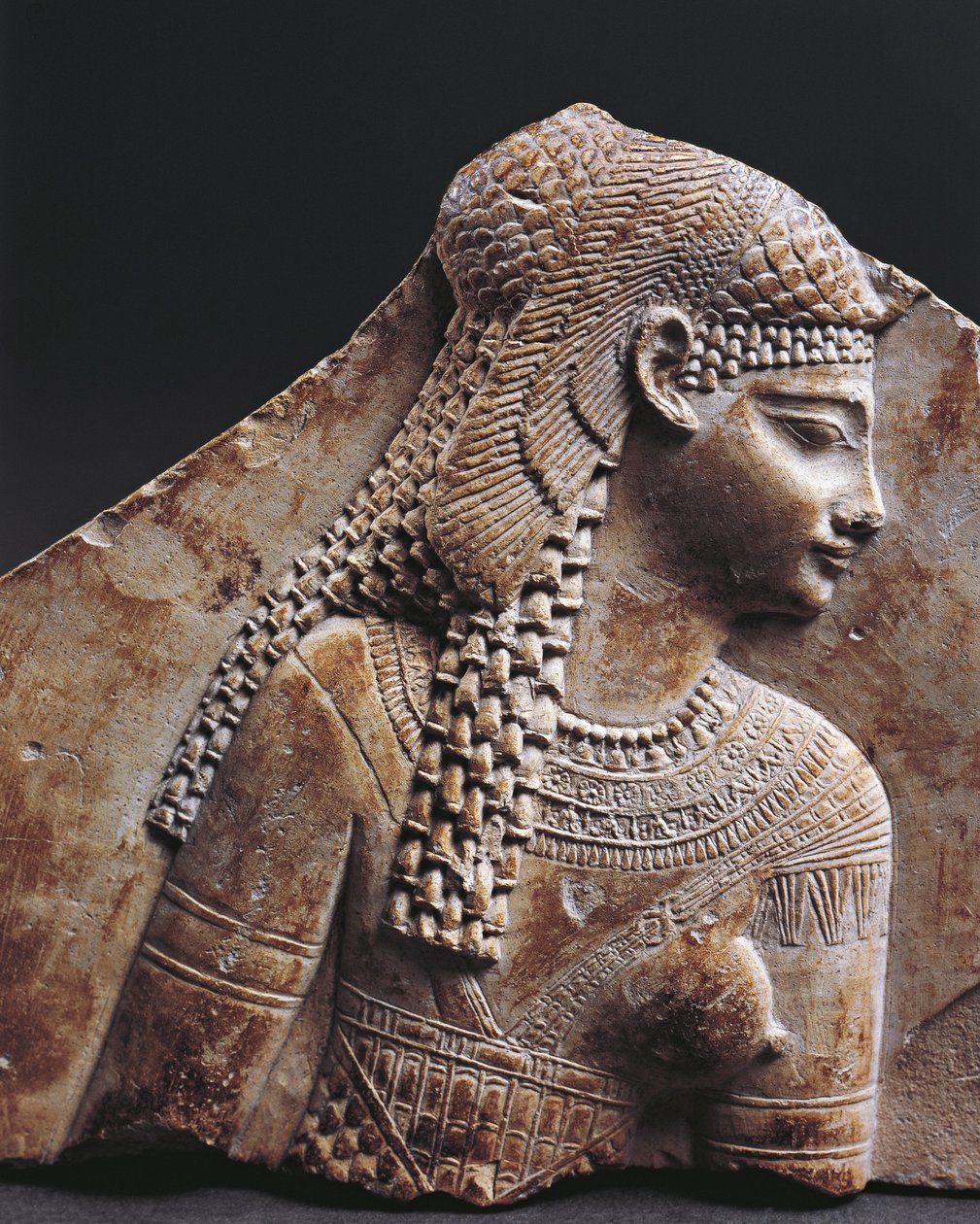 Bas-reliëffragment dat Cleopatra afbeeldt door Egyptian Ptolemaic Period