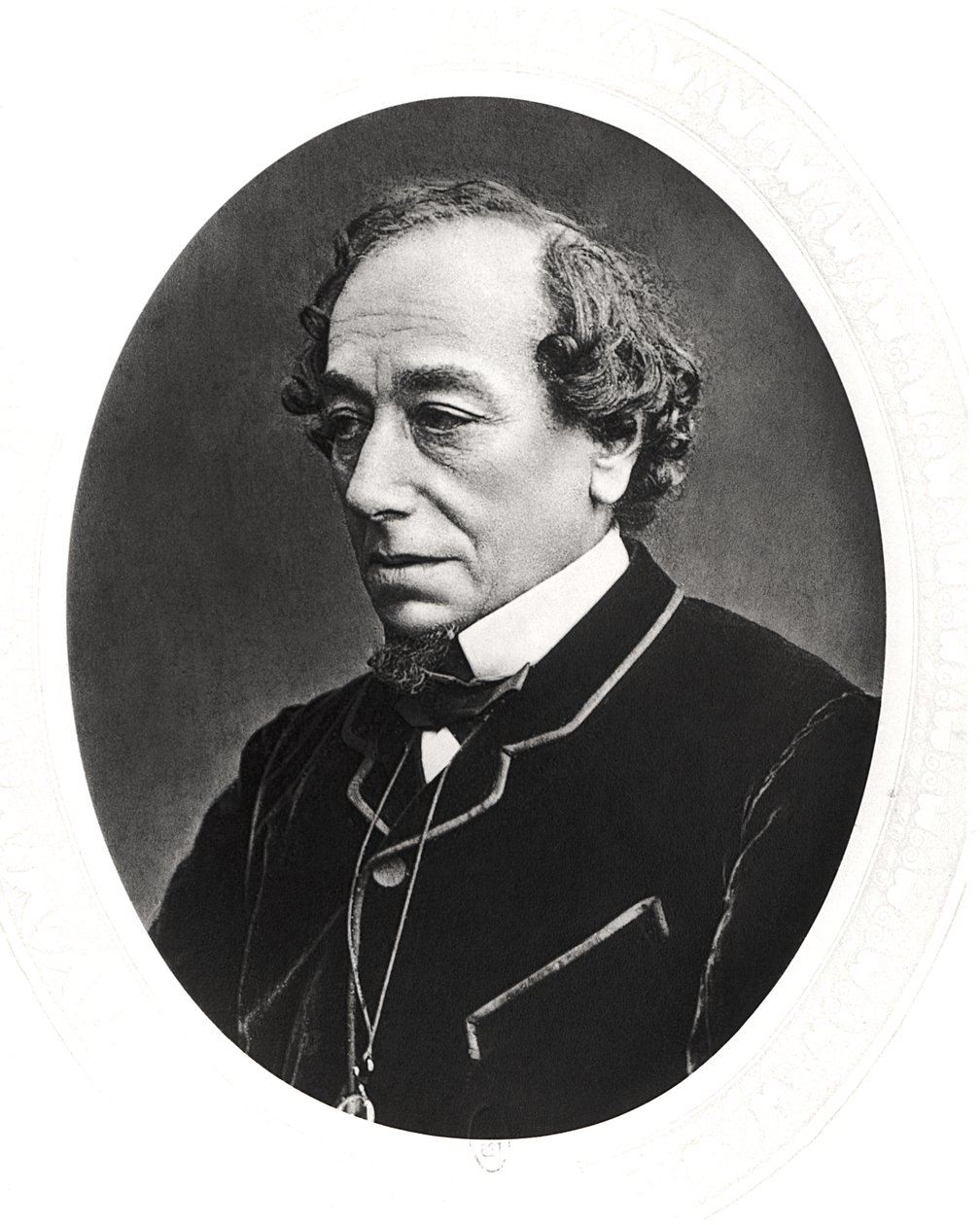 Benjamin Disraeli door English Photographer