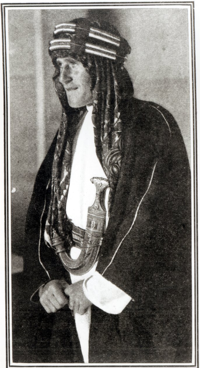 Kolonel T. E. Lawrence, 1919 door English Photographer