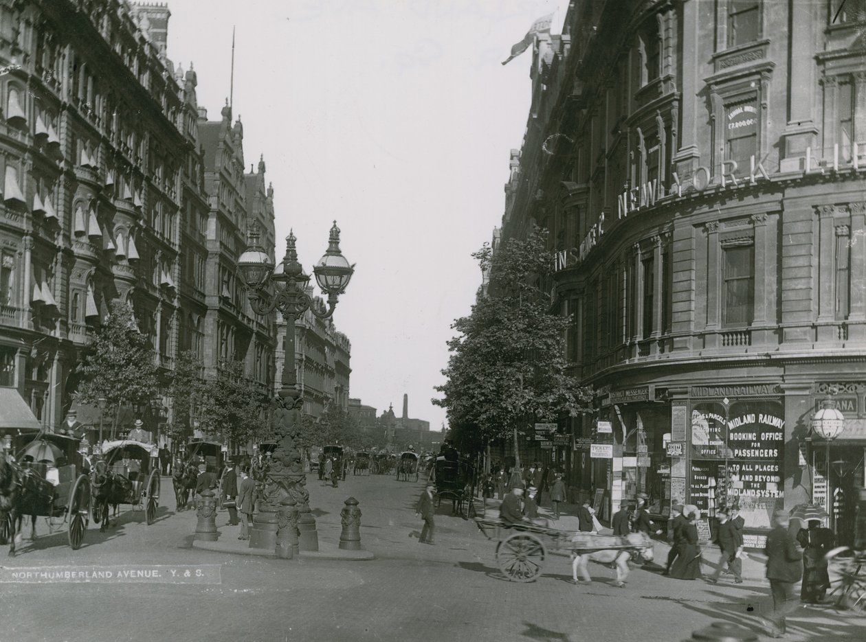 Algemeen uitzicht op Northumberland Avenue door English Photographer