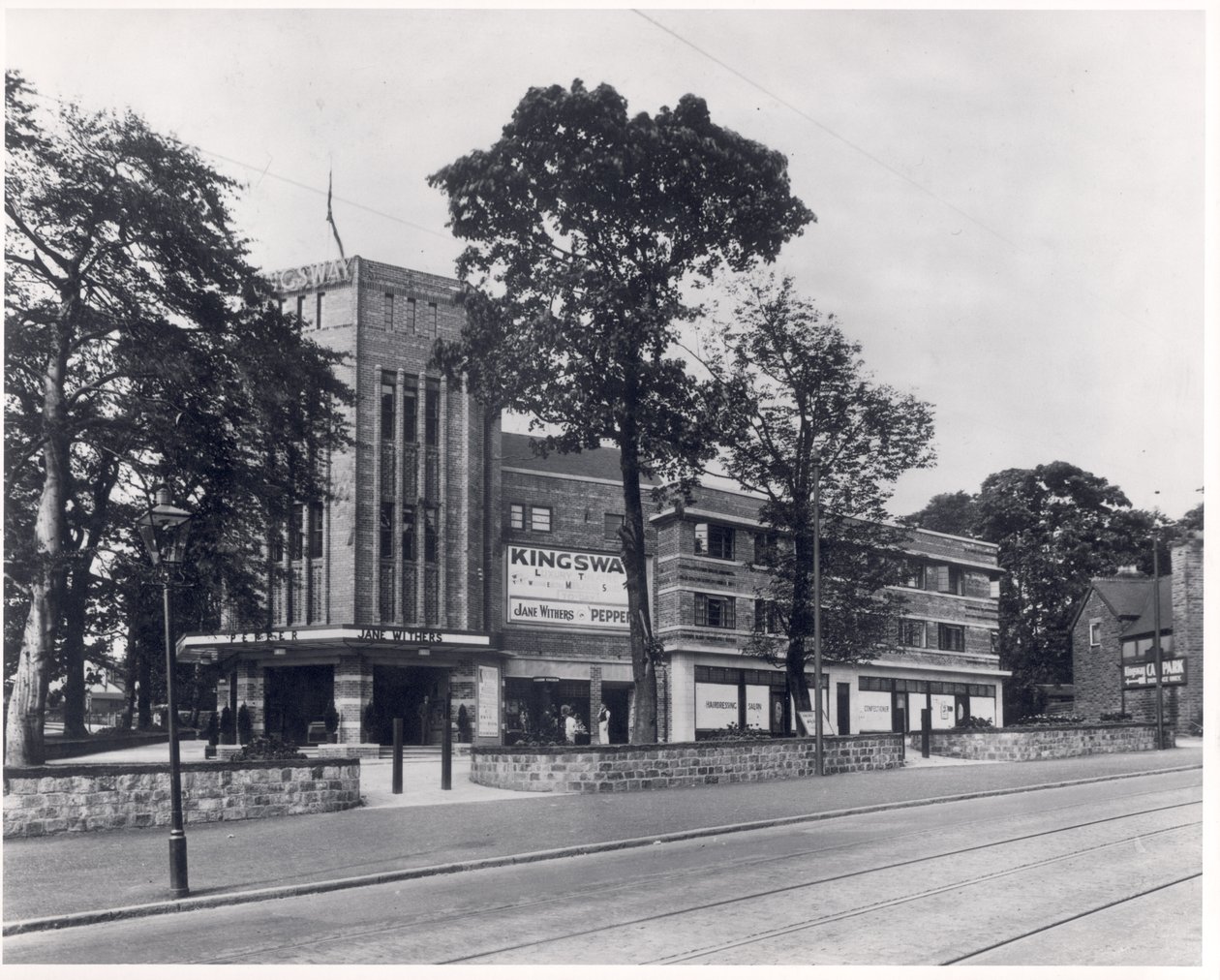 Kingsway Cinema, Harrogate Road, Leeds, 24 augustus 1937 door English Photographer