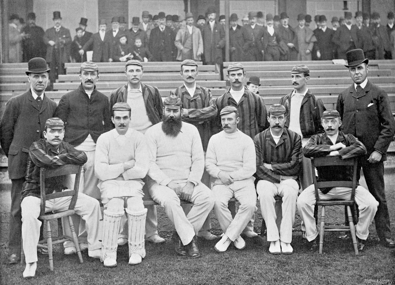 Lord Sheffields Engelse team om Australië te touren, 1891-92, uit Beroemde Cricketers en Cricketvelden, uitgegeven door Hudson en Kearns, 1895 door English Photographer