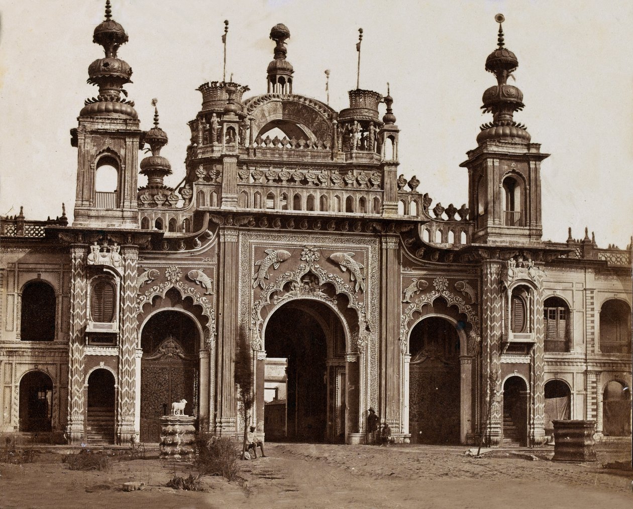 Paleispoort, ca. 1858 door English Photographer