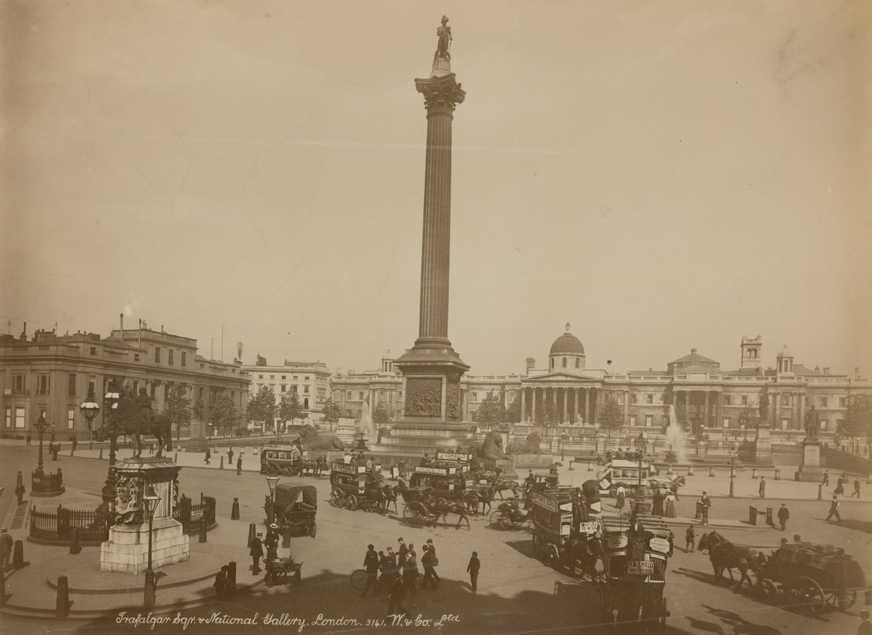 Ansichtkaart met een afbeelding van Trafalgar Square door English Photographer