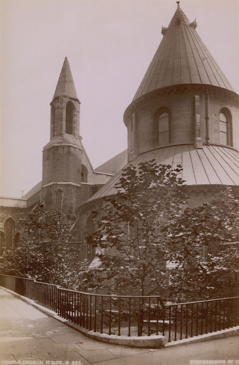 Ansichtkaart met de noordkant van Temple Church door English Photographer