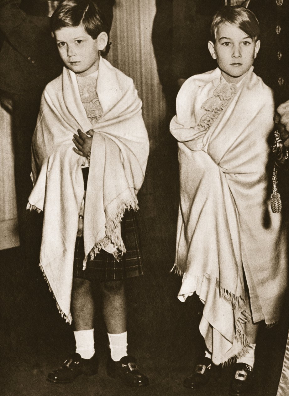 Prins Michael van Kent en Prins William van Gloucester, bruidsjonkers op de bruiloft van Prinses Elizabeth, 1947 door English Photographer