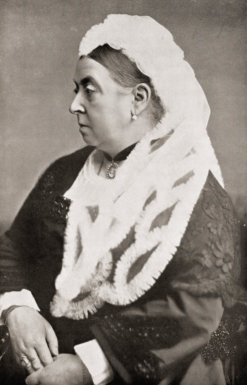 Koningin Victoria (1819-1901) op zesenzestigjarige leeftijd, c.1885 door English Photographer